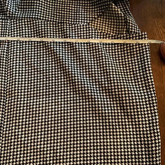 “CLUB MONACO” Tunic Style Black and White Dress. - Picture 12 of 14